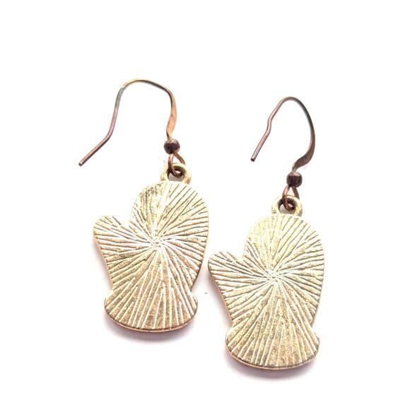 Vintage Gold Tone White Enamel Holiday Nordic Snowflake Mittens Hook Earrings - Picture 3 of 3